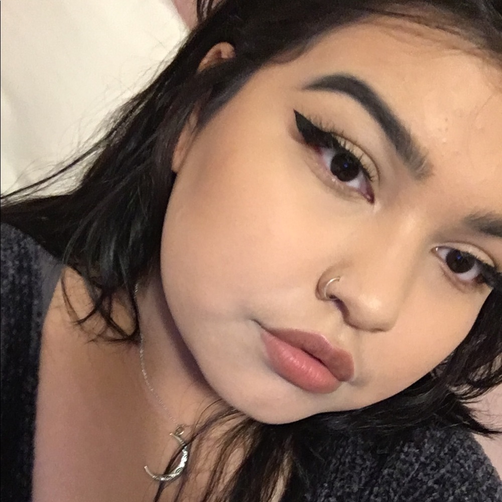 Meet your Posher, Claudia